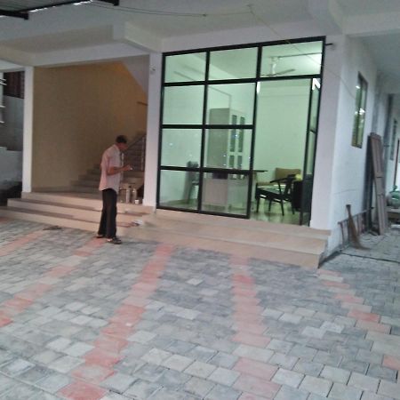 Metro Mens Hostel Коччи Экстерьер фото